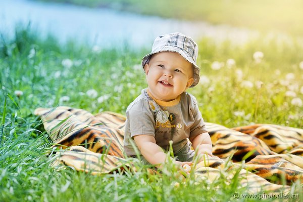 Дети на природе летом