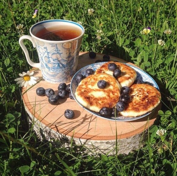 Утренний завтрак на природе