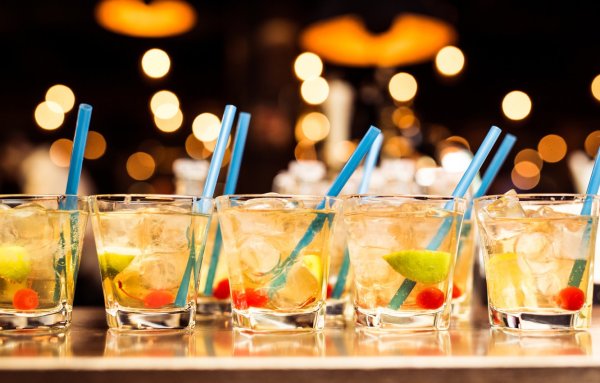 Алкогольные напитки коктейли