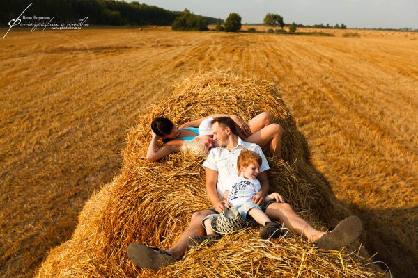 Фотосессия на сене семьей