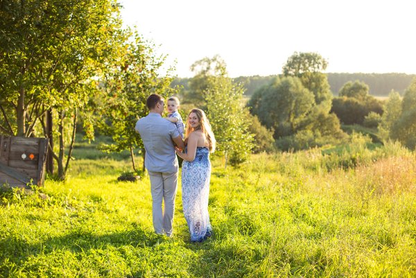 Девочка в деревне