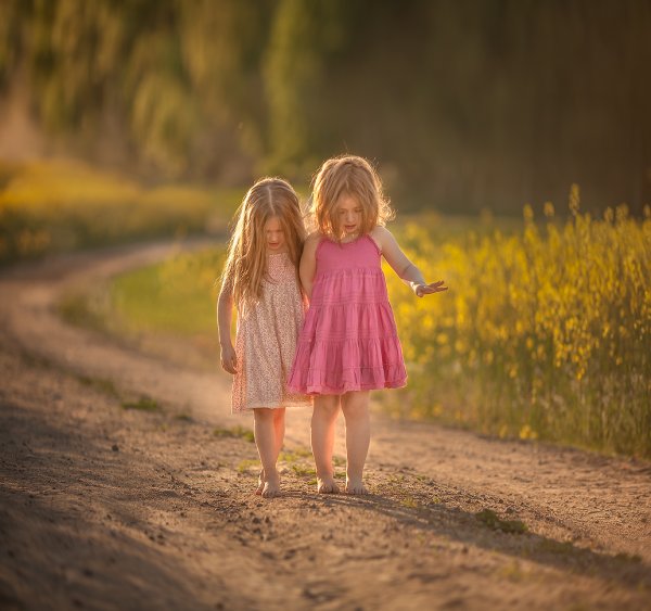 Две подружки