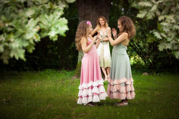 Девочка в деревне