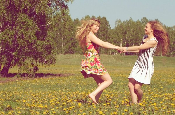 Четыре девицы