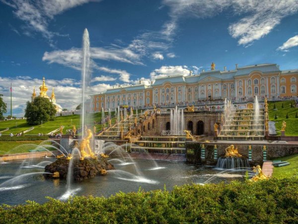 Петергоф (дворцово-парковый ансамбль)