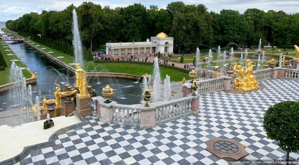 Петергоф парк летом