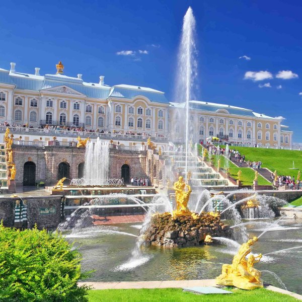 Петергоф (дворцово-парковый ансамбль)