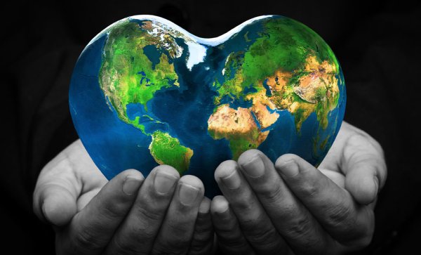 Земля в виде сердца