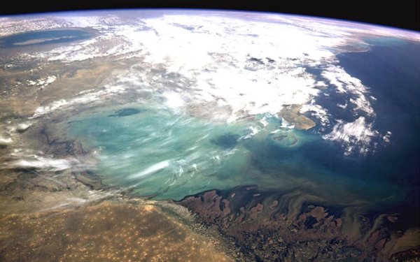 Космический снимок Каспийского моря