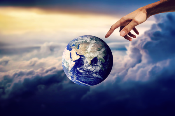 Планета в руках