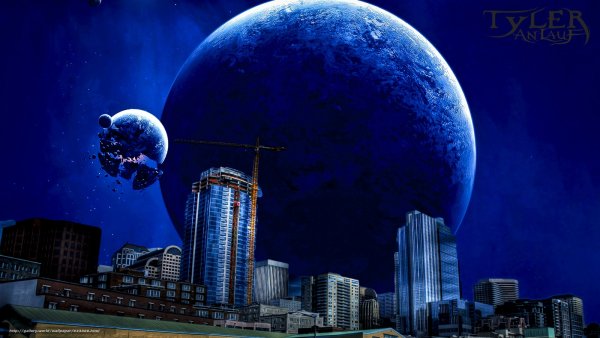 Планета над городом