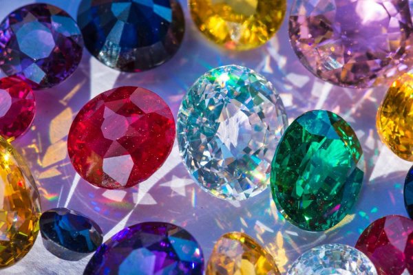 Разноцветные драгоценные камни