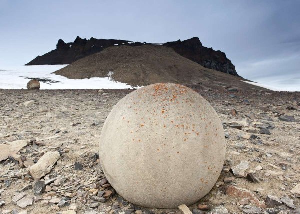 Остров Чамп каменные шары