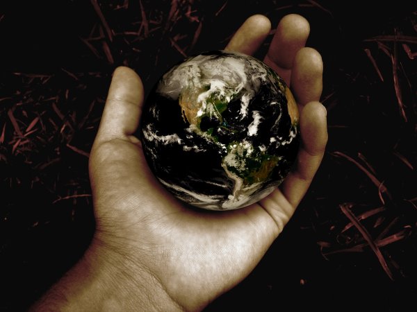 Земной шар загрязненный