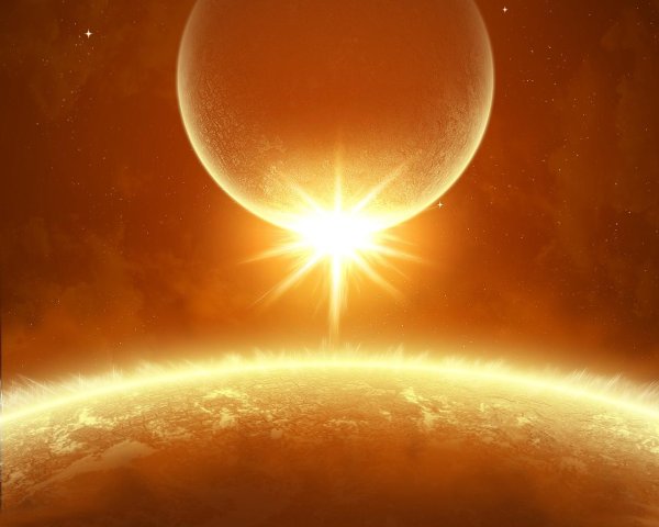 Желтая Планета в космосе