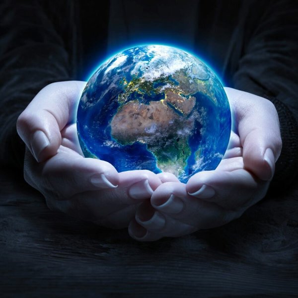 Планета в руках человека