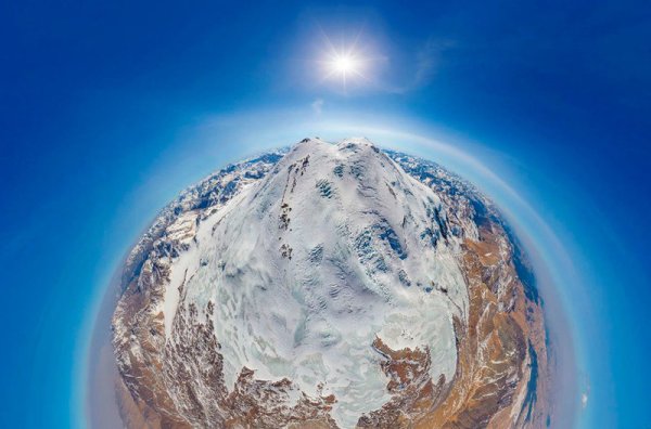 Земной шар и горы