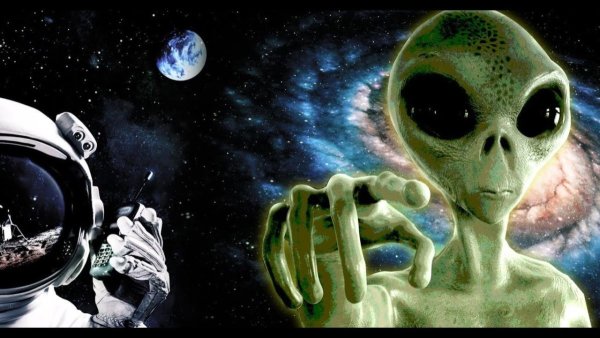 Космонавт и инопланетянин