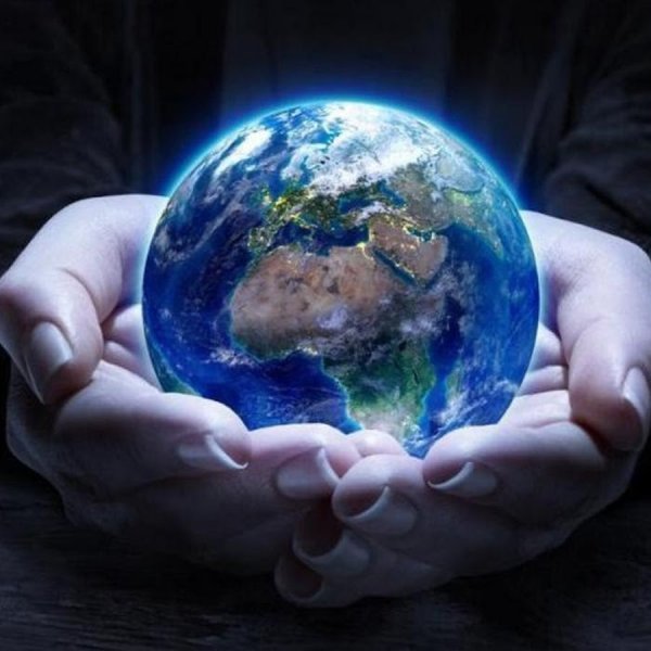 Планета в руках человека
