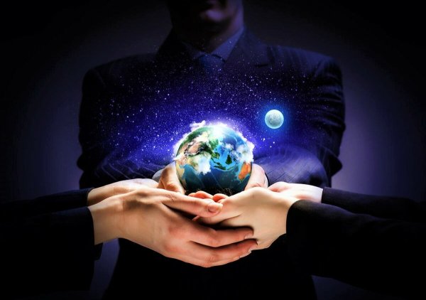 Планета в руках человека