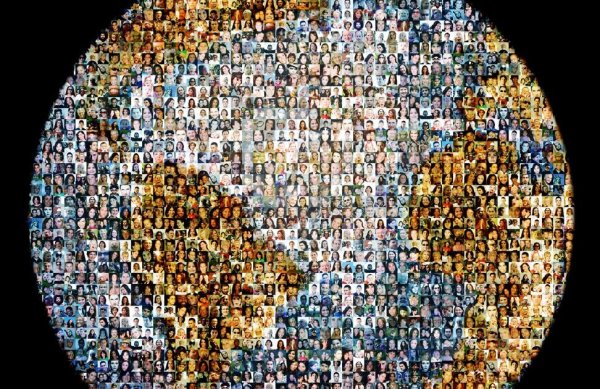 Множество людей на планете