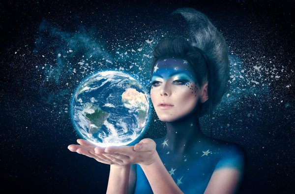 Девушка космос