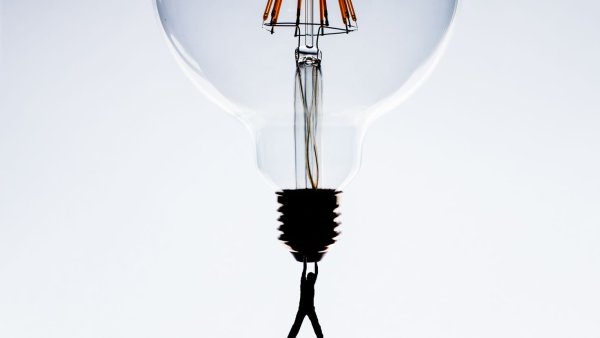 Фон для презентации Минимализм лампочка