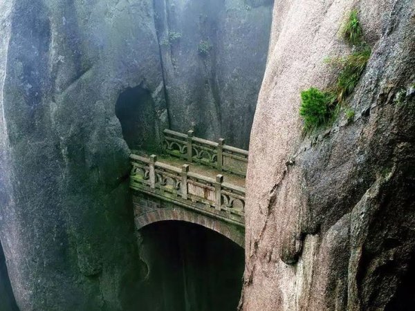 Горы Хуаншань мост