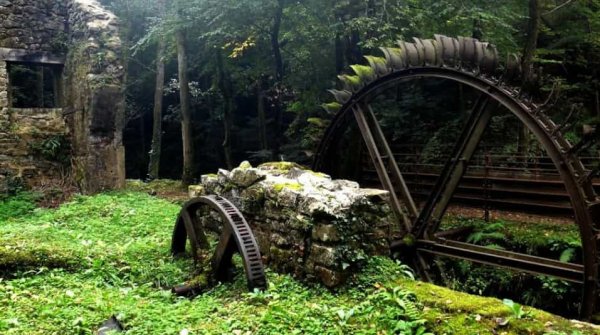 Здание мельницы в Онтарио, Канада.