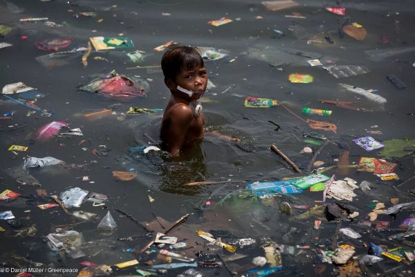 Человек загрязняет природу