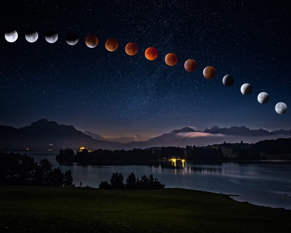 Звездное небо с луной