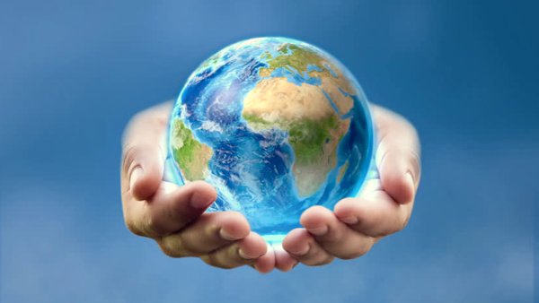 Земной шар в руках