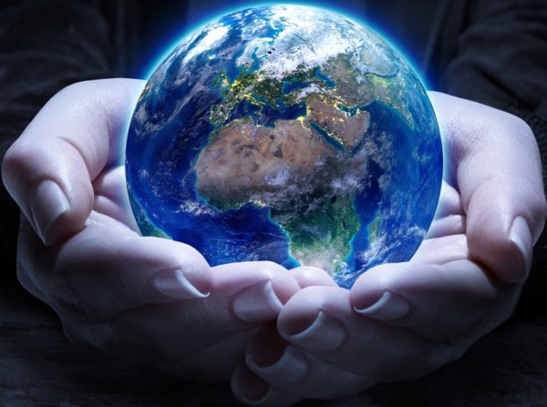 Земля в руках