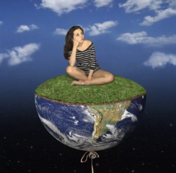 Сидит на планете