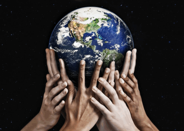 Мир в руках картинки