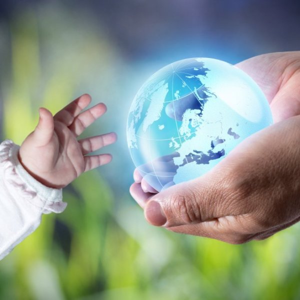 Мир в руках ребенка