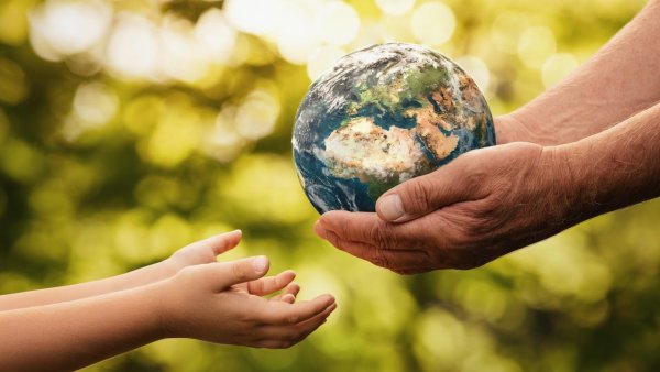 Земля в руках