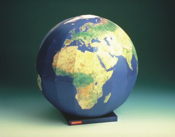 Глобус со всех сторон