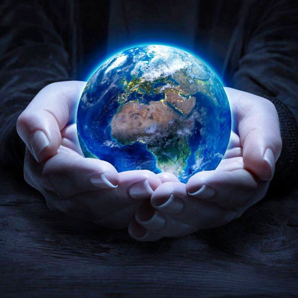 Земля в руках