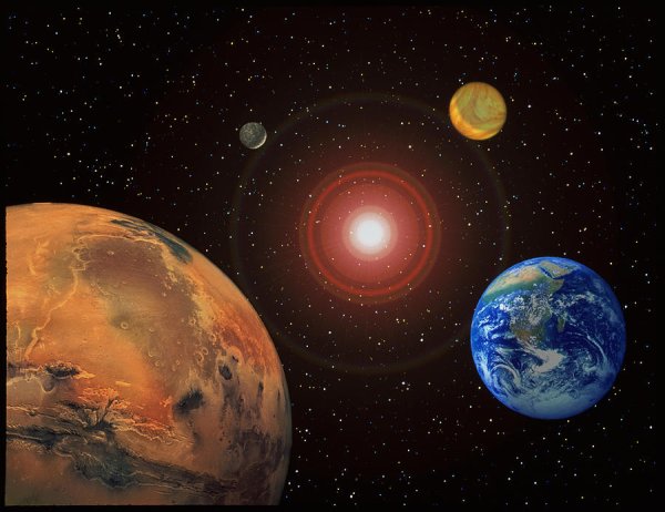 Марс среди планет