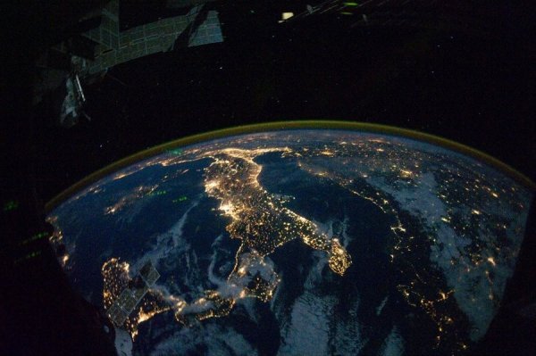 Настоящий вид земли из космоса