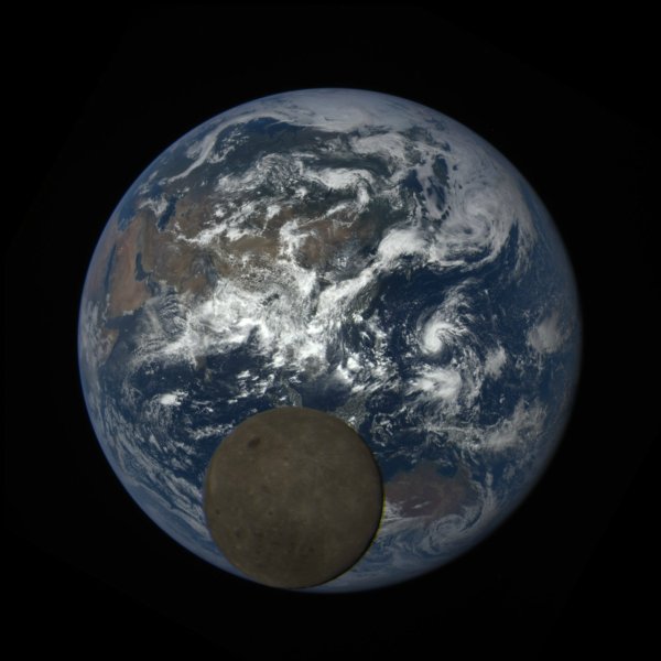 Снимки со спутника DSCOVR