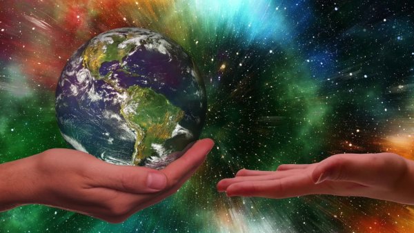 Земля на ладони