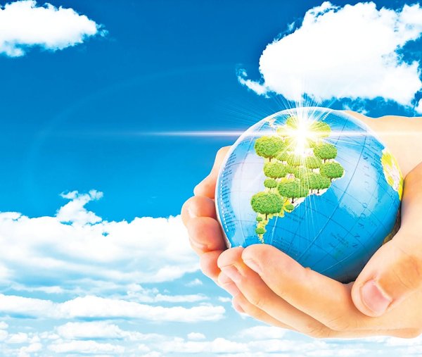 Планета земля в руках экология