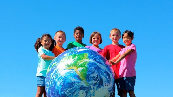 Человек с глобусом