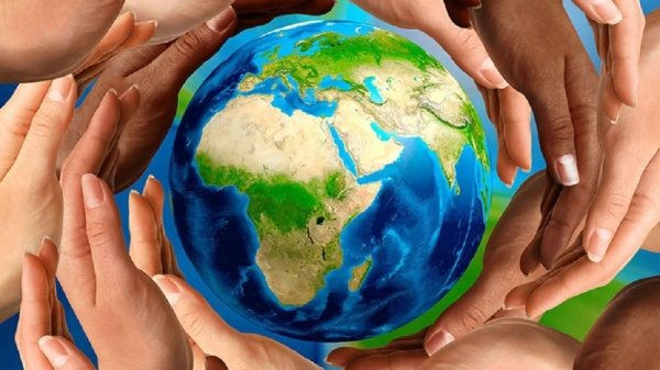 Планета в руках