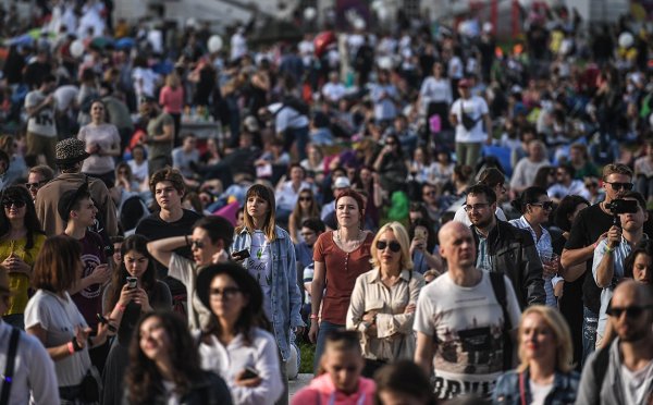 Много людей на земле