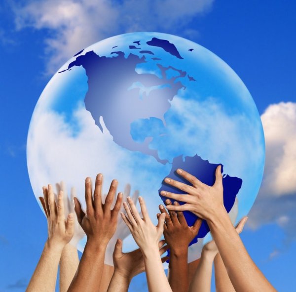 Земной шар в руках