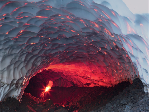 Вулкан Мутновский Ледяная пещера