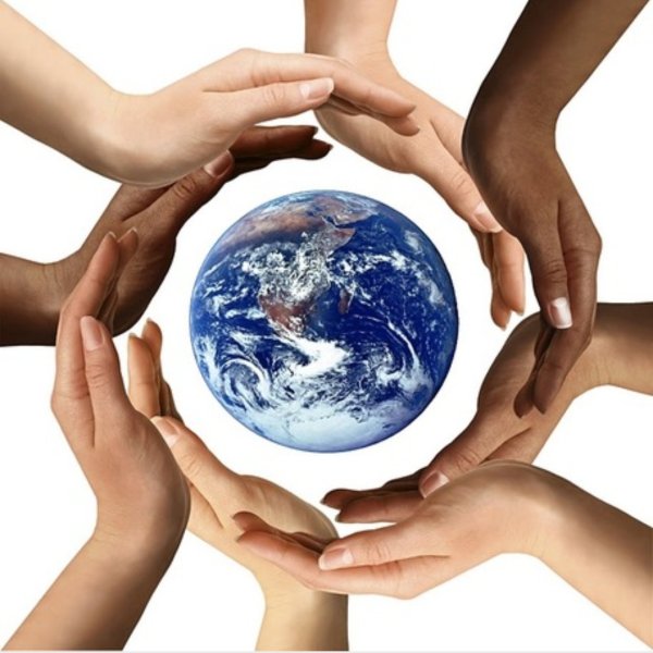 Планета земля в руках